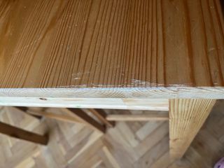 Mesa de comedor de madera