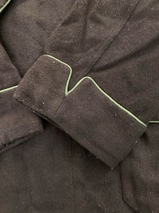 Vestaglia Nera con Bordi Verdi