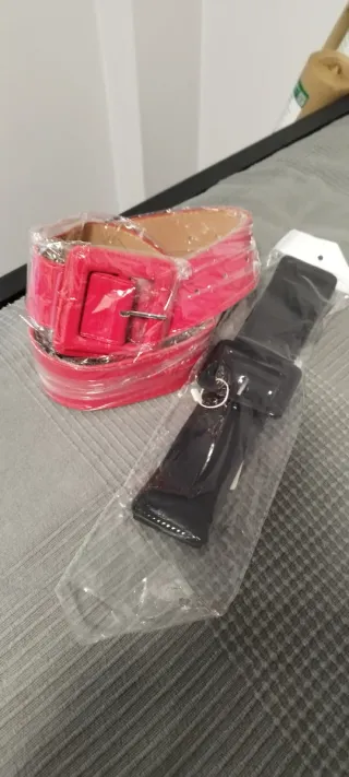 Cinturones charol negro y rojo