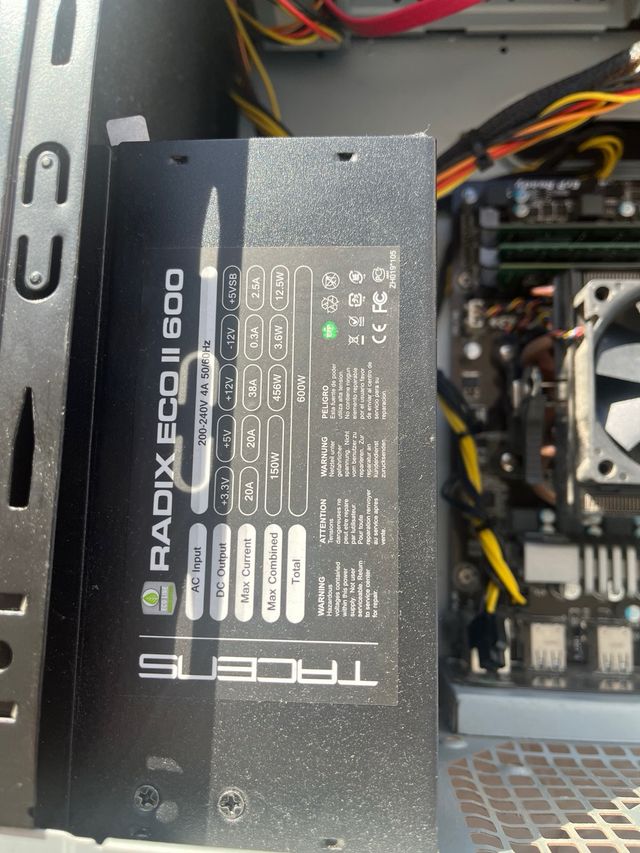 PC desktop ASUS + Monitor LG + Altoparlanti