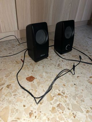 Ordenador sobremesa ASUS + Pantalla LG + Altavoces