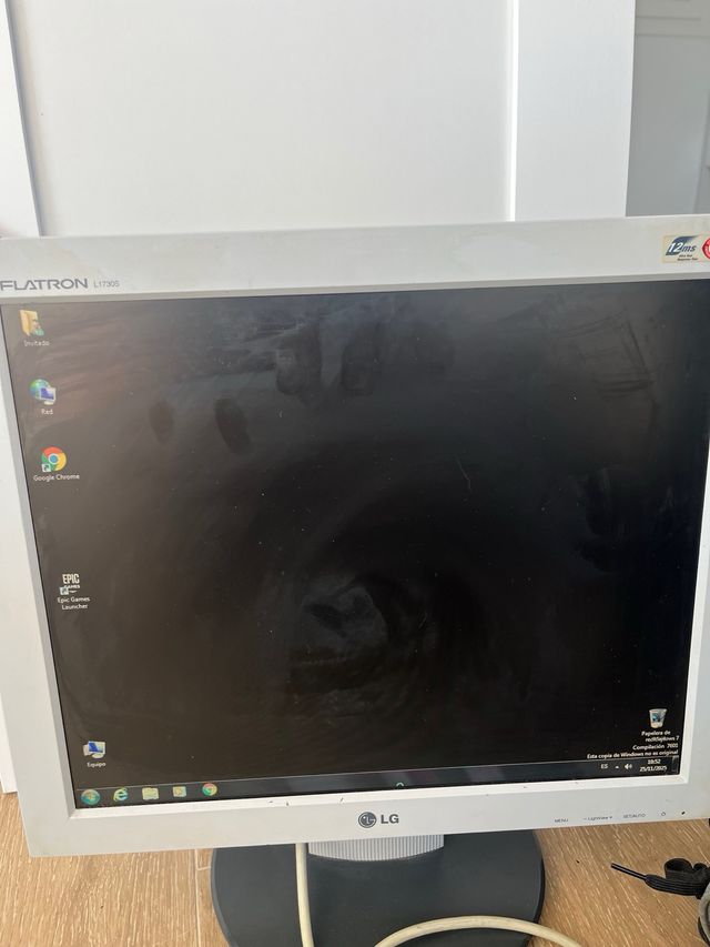 PC desktop ASUS + Monitor LG + Altoparlanti