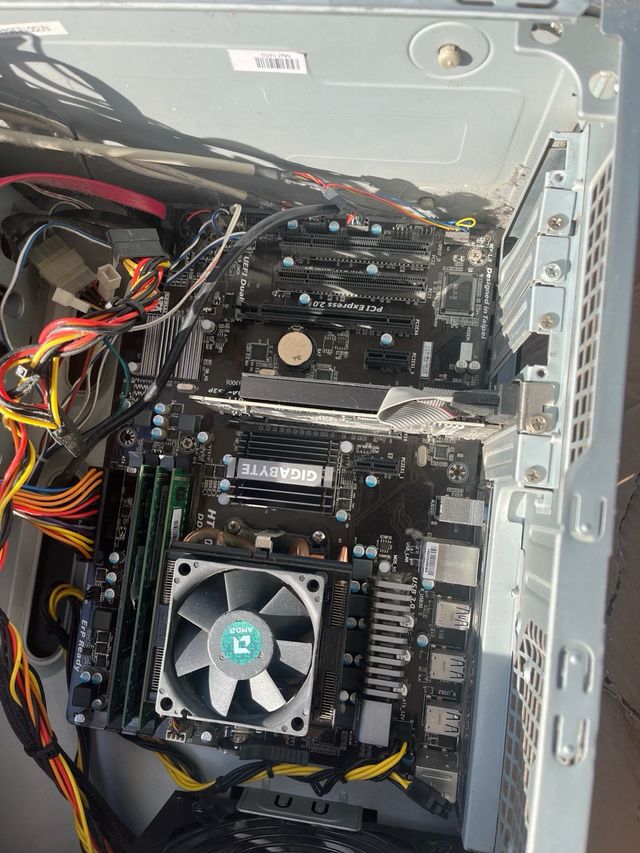 PC desktop ASUS + Monitor LG + Altoparlanti