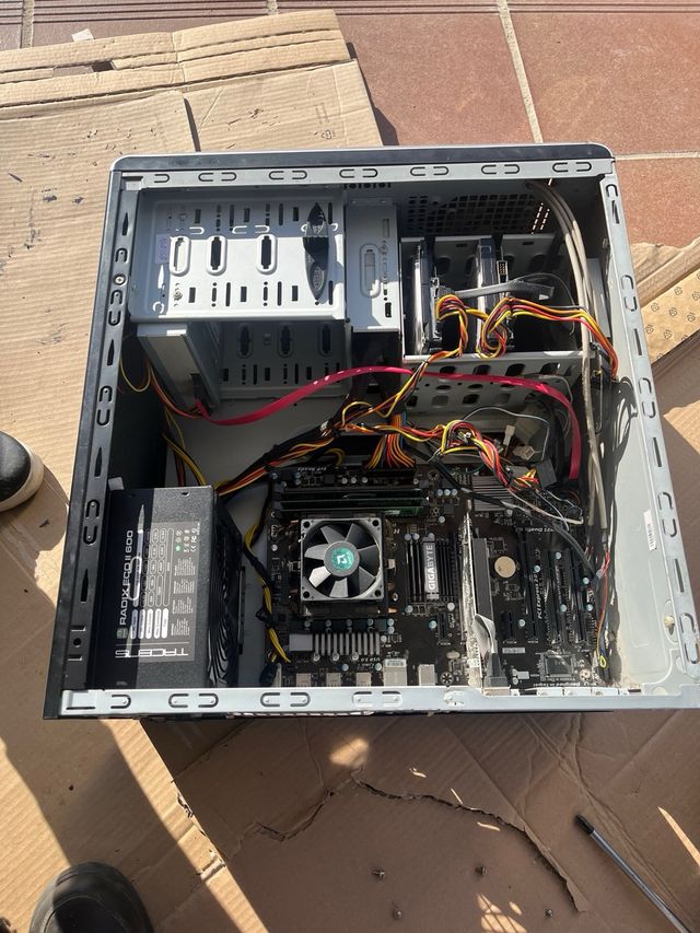 PC desktop ASUS + Monitor LG + Altoparlanti