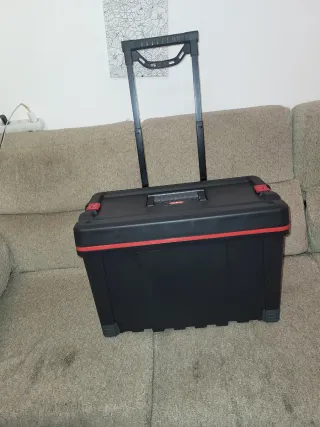 Caja de herramientas con ruedas