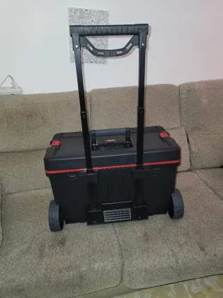Caja de herramientas con ruedas