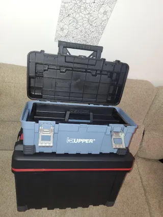 Caja de herramientas con ruedas