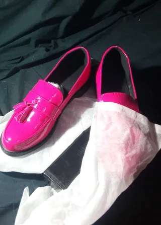 Zapatos charol fucsia nuevos Talla 41