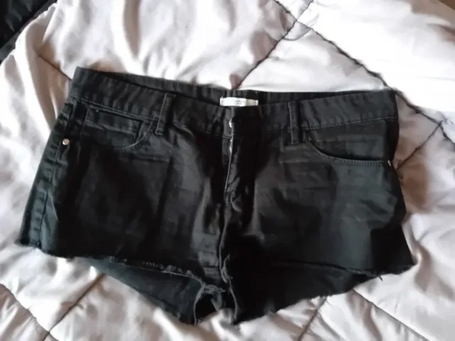 Pantalones cortos negros y vaquero