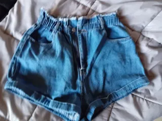 Pantalones cortos negros y vaquero