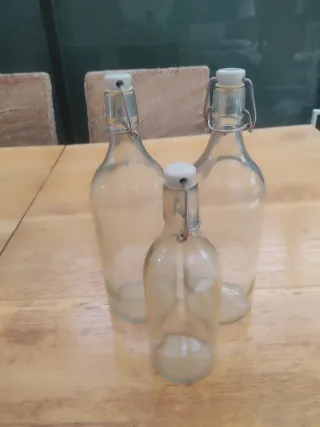 Lote de cristal: jarras, botellas y vasos