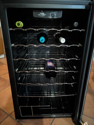 Vinoteca Candy Negra