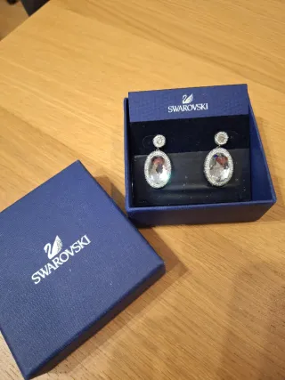 Pendientes Swarovski nuevos. Ideal fiestas o novia