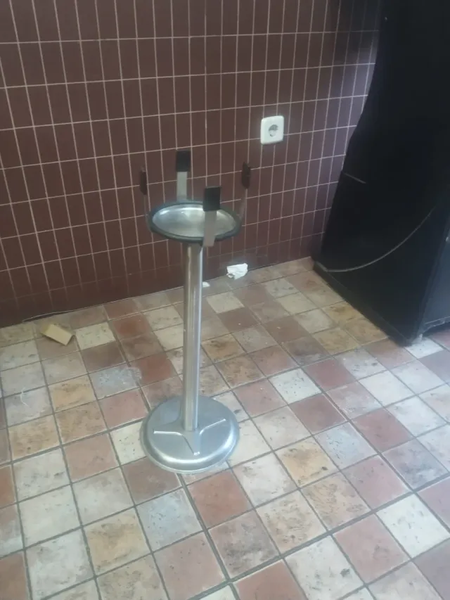 Supporto cubitera in acciaio inossidabile (180€ per tutti)