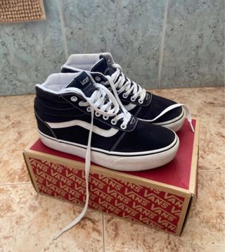 Zapatillas Vans Altas Negras y Blancas