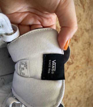 Zapatillas Vans Altas Negras y Blancas