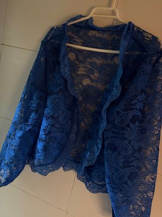 Chaquetilla de fiesta azul encaje