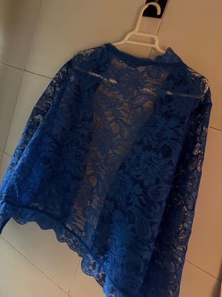 Chaquetilla de fiesta azul encaje