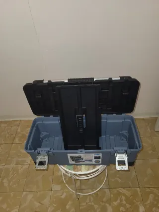 Caja de herramientas con bandeja