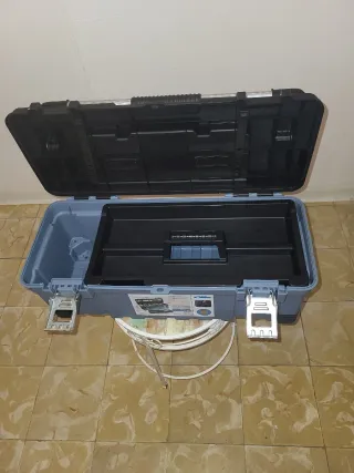 Caja de herramientas con bandeja