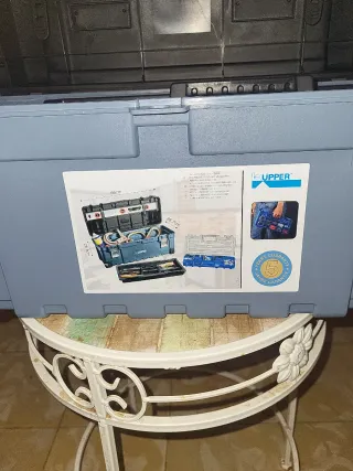 Caja de herramientas con bandeja