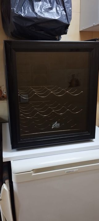 Nevera de vino pequeña, 12 botellas