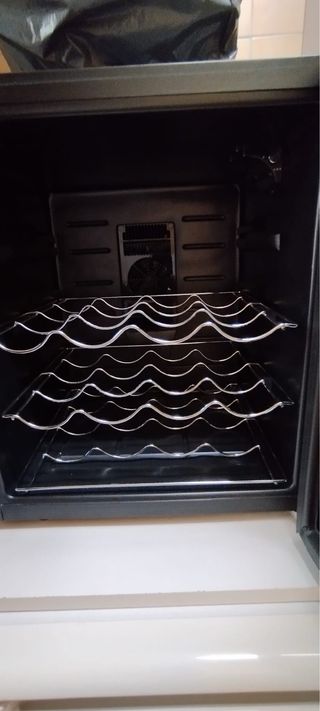 Nevera de vino pequeña, 12 botellas