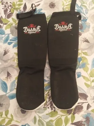 Espinilleras Muay Thai Buddha Negras