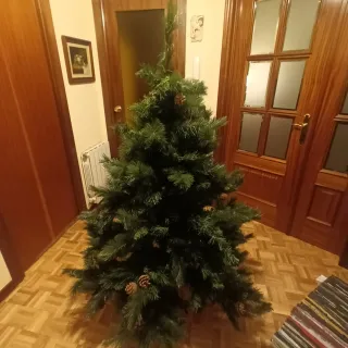 Árbol de Navidad con Piñas