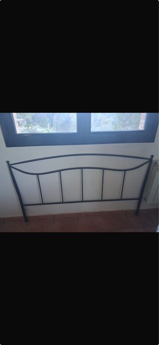 Cabecero de cama de metal negro