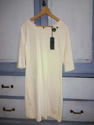 Vestido beige con botones