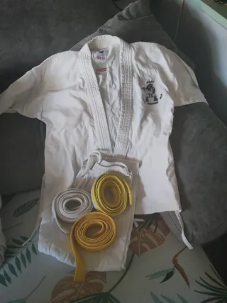 Kimono Karate Blanco con Cinturones