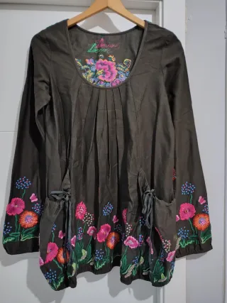 Blusita/Casaca Bordada Flores