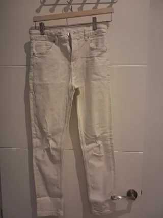 Pantalón vaquero blanco roto
