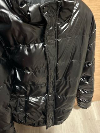 Cazadora negra brillante