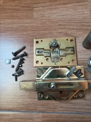 Cerradura Lince con 5 llaves Usada en buen estado.