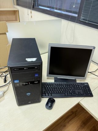 Pack ordenador completo + pantalla BenQ + teclado