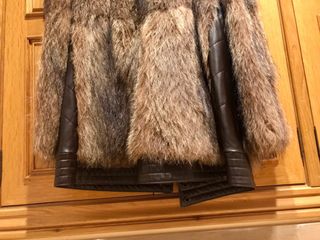 Chaquetón de pelo marrón y multicolor