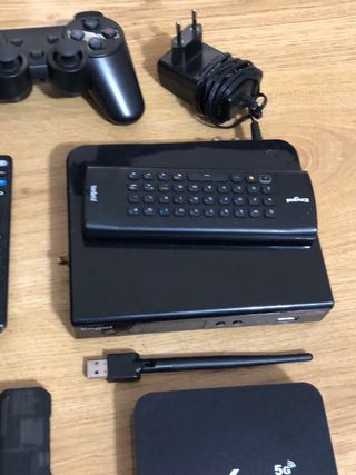 Lote Electrónica: Mandos, TV Box, Cables