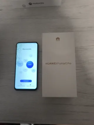 Varios telefoni: Huawei P Smart Pro e Redmi 9T