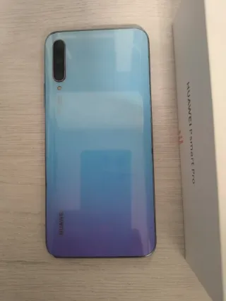 Varios telefoni: Huawei P Smart Pro e Redmi 9T