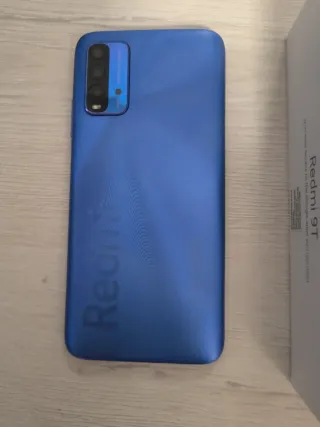 Varios telefoni: Huawei P Smart Pro e Redmi 9T