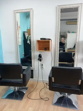 DISPONIBLE FINAL DE MES. Mobiliario de peluqueria.