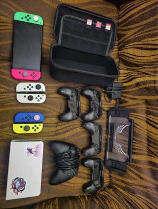 Nintendo Switch OLED con accessori