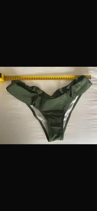 Bikini Braga verde militar con volantes