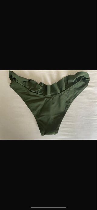 Bikini Braga verde militar con volantes