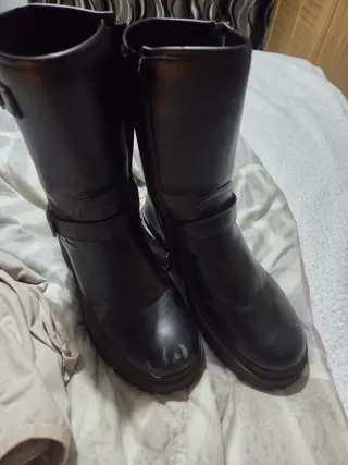 Botas negras media caña con hebilla