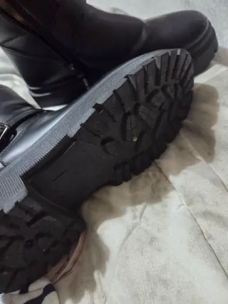 Botas negras media caña con hebilla