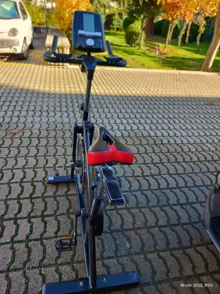 Bicicleta Spinning y también pedales con Calas.