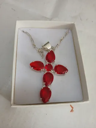 Catenina argento con pendente croce granato